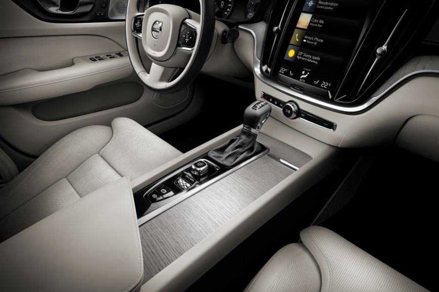 Интерьер Volvo S60 T6 Inscription 2018 года  (WW) (фото 31 из 65)